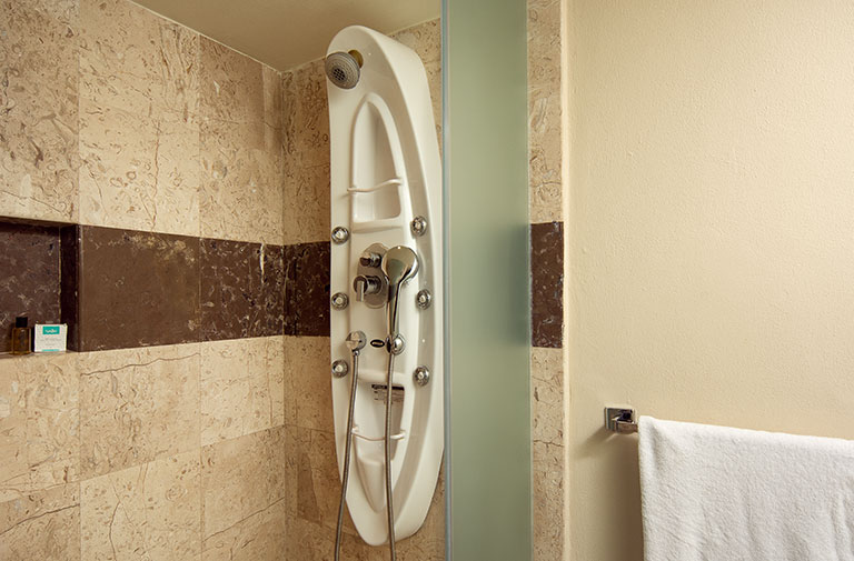 Sunset World Resorts & Vacations Experiences – Resorts -Ocean Spa Hotel | Spa Room – hydrotherapy shower